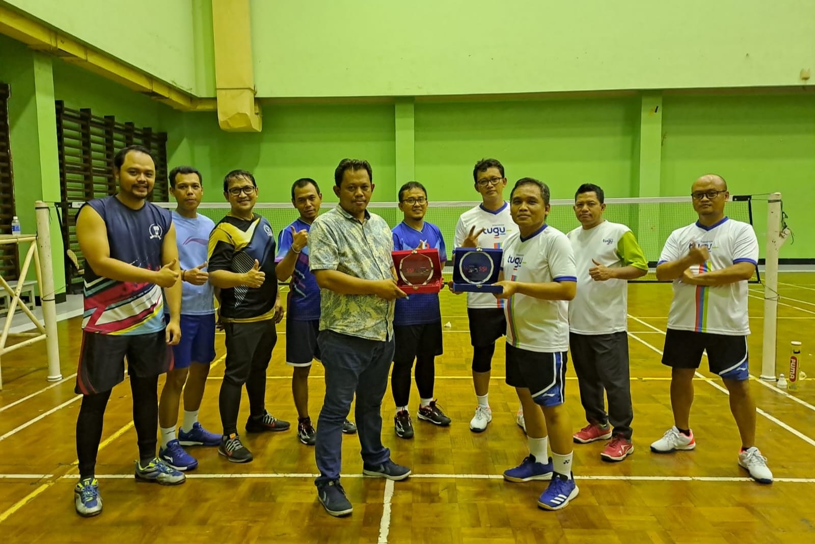 Pertandingan Persahabatan Badminton SSI dengan Tugu Pratama Indonesia