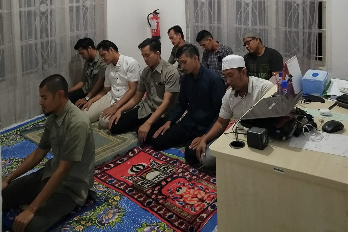 Kerja Keras Tanpa Mengabaikan Ibadah